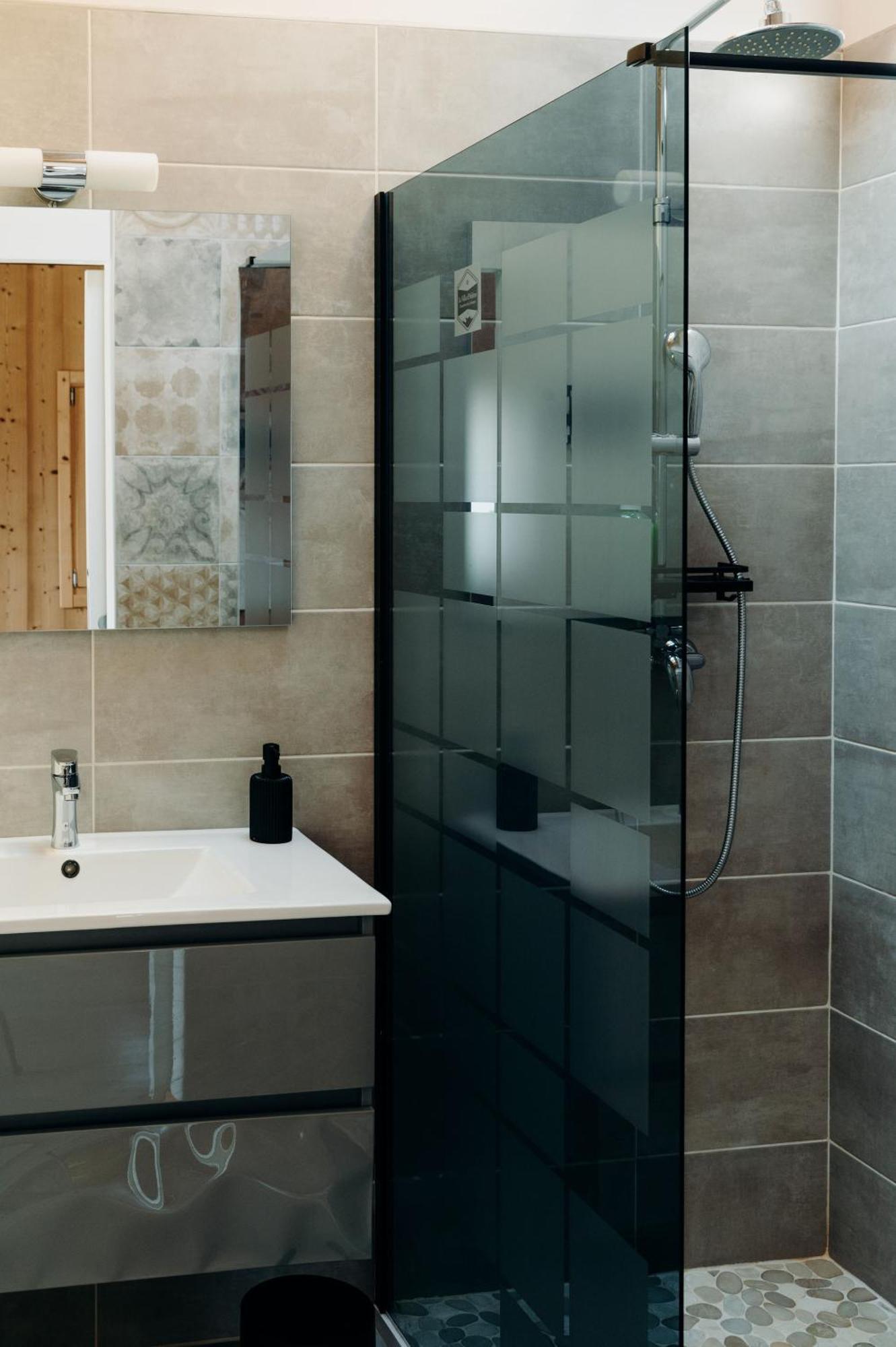 La Villa D'Helene 2 - Chambres D'Hotes Bnb Et Appartements - Клюз Экстерьер фото